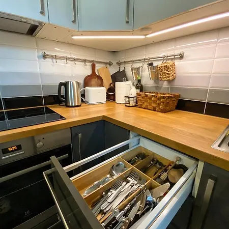 5th Floor 24h Self Check-in Privat Free Parking *