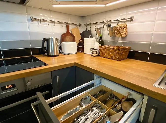 5th Floor 24h Self Check-in Privat Free Parking *